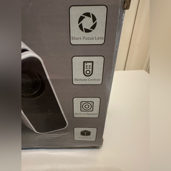 LED mini projector - Picture 2 of 9